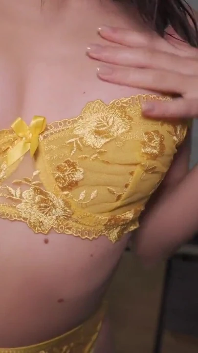 Seksi iç çamaşırı, çorap, külotlu çorap denemek! modelleme genç | Klip 2