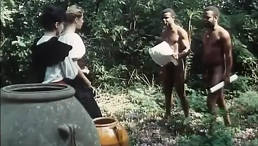 Ormanda siyah ve beyaz ortaçağ partisi