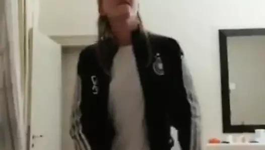 Alex Popp tanzt