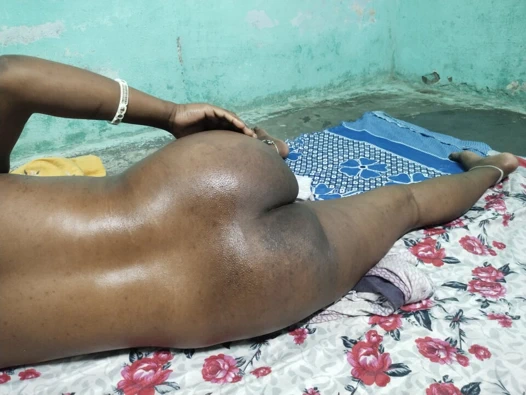 Hintli kadın kocasının arkadaşıyla seks yapıyor