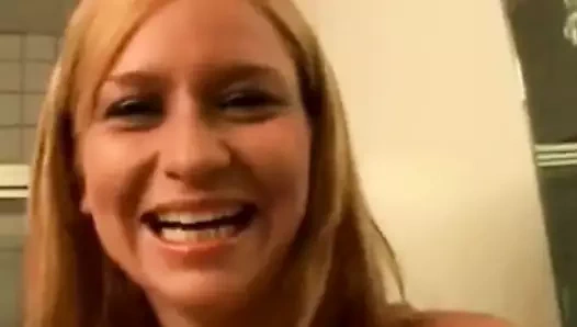 Şaşırtıcı göğüsler redhead kendi kedi parmaklıyor