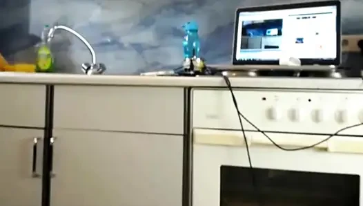 Genç sexydea canlı web kamerasında kendini parmaklıyor