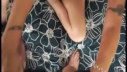 Joey mastürbasyon yaparken yakalandı: orta yaşlı seksi kadın büyük miktarda döl alıyor