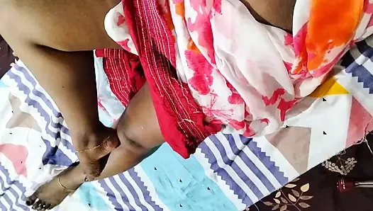 Desi Kerala kız meenu'nun harika performansı... Büyük meme uçları