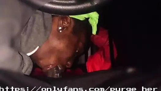 Büyük dudaklı ıslak kafa