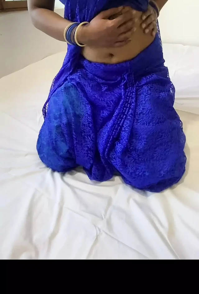 СЕКСУАЛЬНАЯ БХАБХИ УНИЧТОЖАЕТ ЕЕ КИСКУ С ВЕГЕТАБЕЛЬНОЙ ИГРУШКОЙ