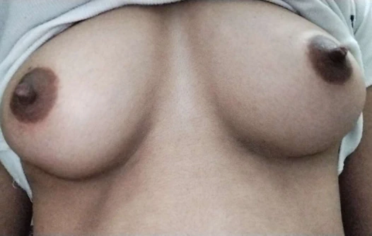 Evli üvey kız kardeş genç üvey erkek kardeşi için kendini kaydediyor