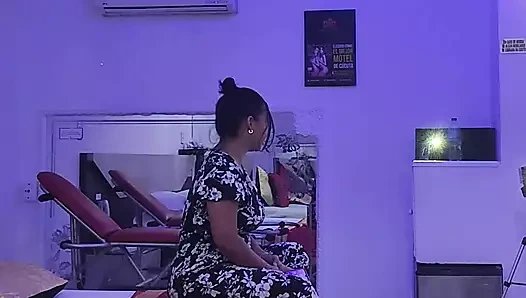 Üvey annem beni sikişmek için bir otele davet etti