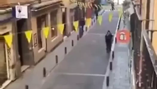 Karantina sırasında İtalya sokaklarının hareketli hali