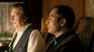 Büyük göğüsler ve güzel bir eşek ile sıcak kızıl saçlı