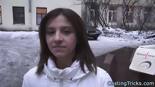 Döküm acemi para için kamerada çarptım