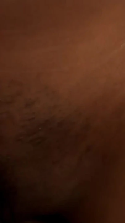 Незабываемый момент из "Сногсшибательная черная красотка шпилится большим белым членом и ест свежую сперму!"