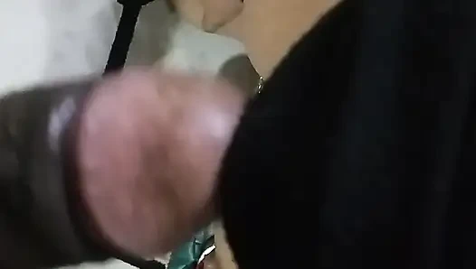 Land Ko Chusa Kar Malish Korte