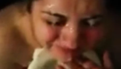 negro Le LLena De Leche La Cara