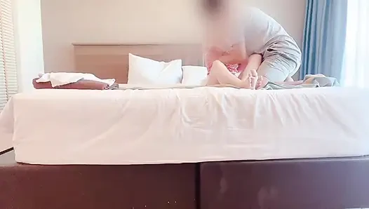 Güzel Taylandlı kadın tutkulu seks yapıyor.