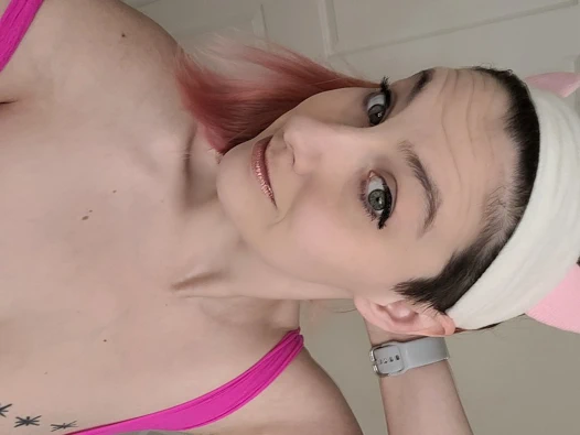 Pawg orta yaşlı seksi kadın makyaj yapıyor