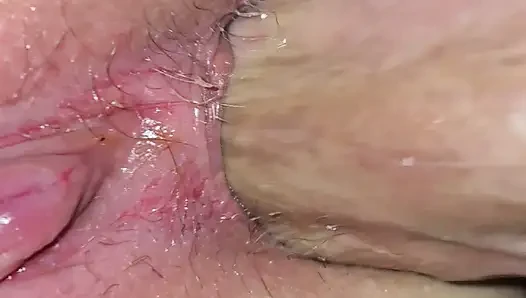 Первое анальное видео для настоящей милфы в любительском видео