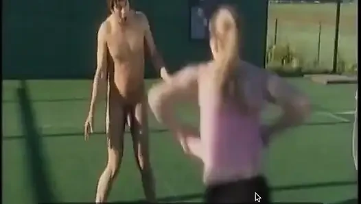 Vahşi çamur güreşi sert yatak odasında sekse dönüşüyor