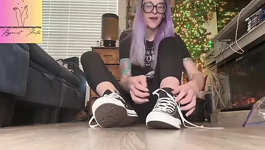 67 dev 16 feet boyut 14 converse