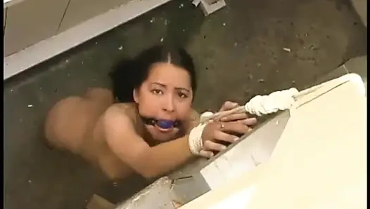 Marty ties, ağda yapıyor ve yalanabilir Octavia'ya esnetiyor