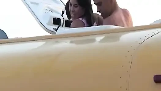 Sıska esmer otobüste zonklayan yaraklarla genişliyor
