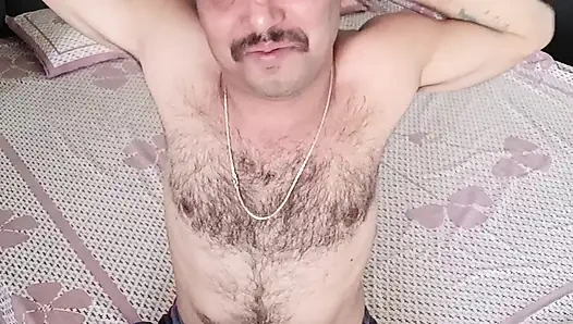 Hintli polis memuru komşusu ve ordu subayı Pakistanlı öğretmen tarafından emiliyor ve sikiliyor