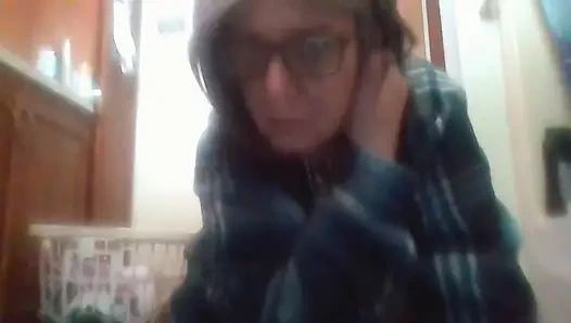 Sıkı amcığıma dokunuyorum