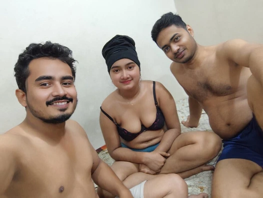 Üçlü grup seks. İki arkadaşın bu genç Girl.Part_01 sikiştiği en güzel üçlü seks videosu