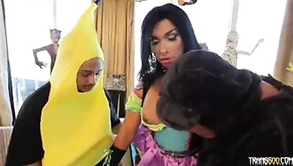 azgın vaniity yok onu üçlü ilk