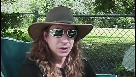 Büyük titted esmer alır anal ve bir boğaz sikme itibaren züppe