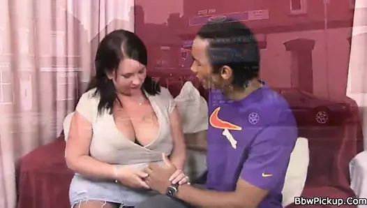 Busty dolgunlaştırıcı sokakta aldı