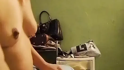 Luci oyuncağıyla ve küçük bir dansla