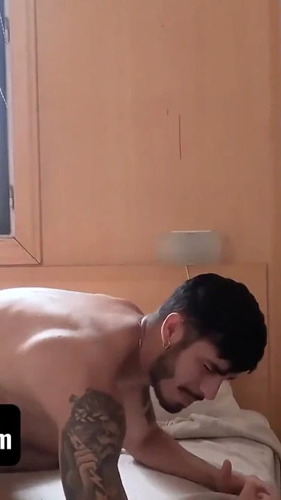 Latin leche - azgın latino porno yıldızı yakışıklı rastgele adamı takip eder ve cinsel bir hizmet sunar | Klip 2