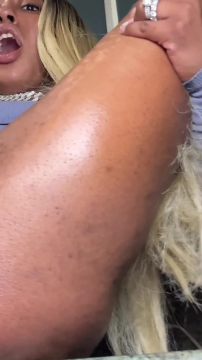 Hey üvey kız kardeş fijii porno kutusu ateşli sarışınla götünü pişirirken görebiliyorum | Klip 1