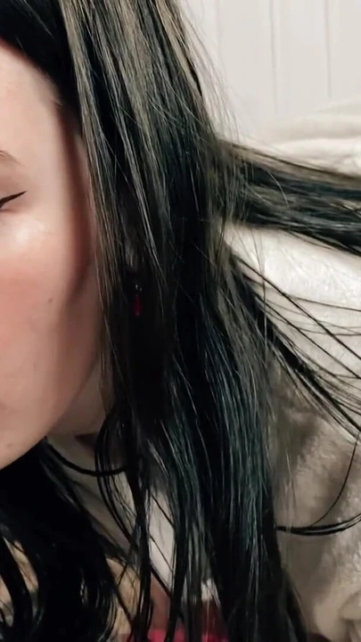 Üvey kız kardeşim yarak kullanmayı ve sikişmeyi öğrenmeye geldi | Klip 2