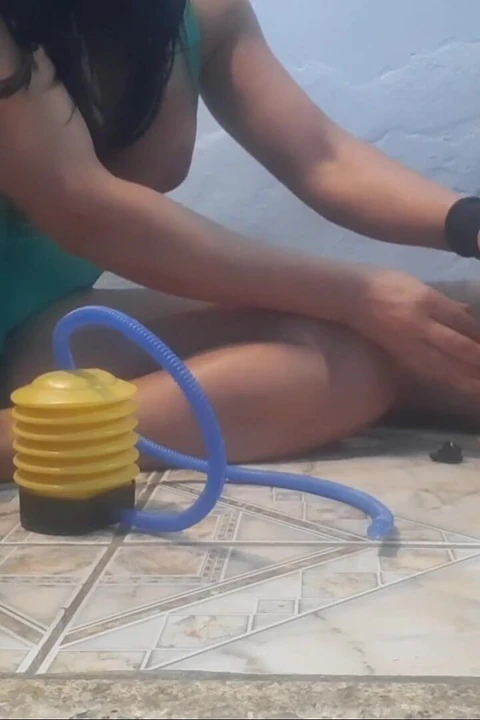 Kışkırtıcı Yağ Striptiz Ve Ayak Pompası Orgazmı.
