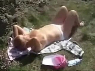 Seksi büyükannenin orgazmını izle. amatör daha yaşlı