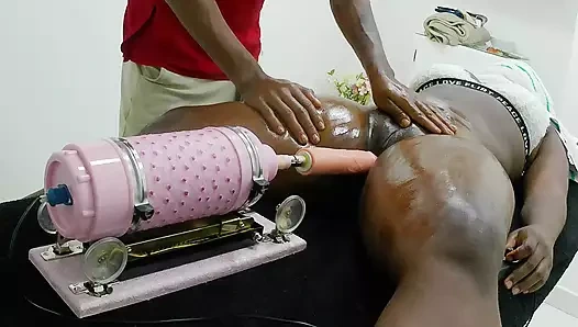 HIZMETÇIYLE SEKS MAKINESI KULLANıYOR