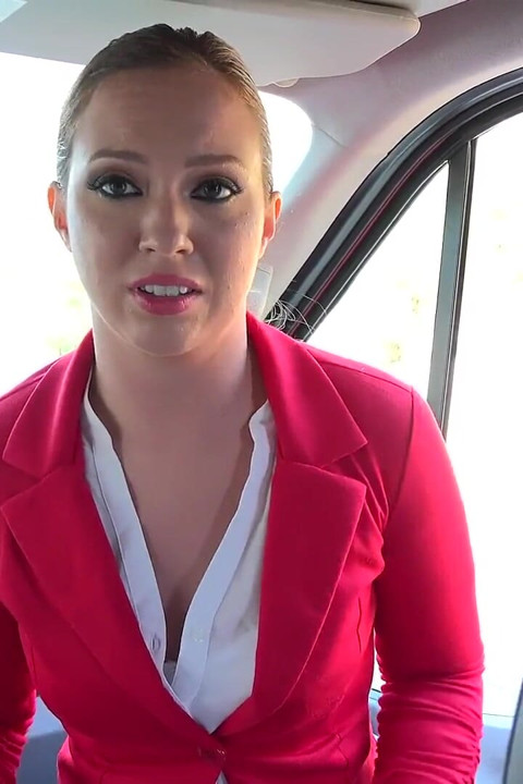 Minyon Maddy Oreilly minibüs arızası yaşıyor ve ateşli seks için kameraman minibüsünü baştan çıkarıyor