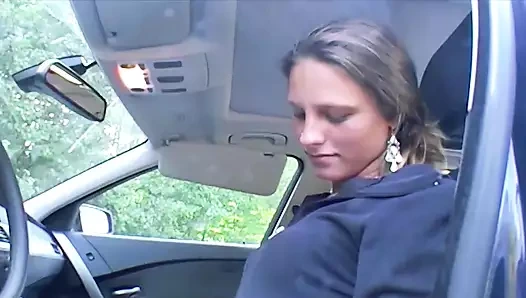 Küçük memeli ateşli Alman genç kız sıkı amını götüyle memnun ediyor