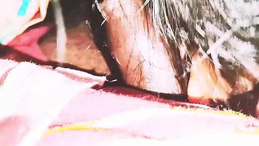 Hintli arabada seks pembe sari yenge erkek arkadaşıyla sikişmeye çalışıyor. Telugu Firty Konuşuyor.