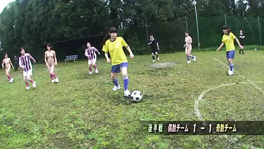 Yaşlı erkeklerle seks filminde genç japon kızlar. fışkırtma, ıslak kedi, oral seks, yapay penis, küçük memeler ve bir sürü seks