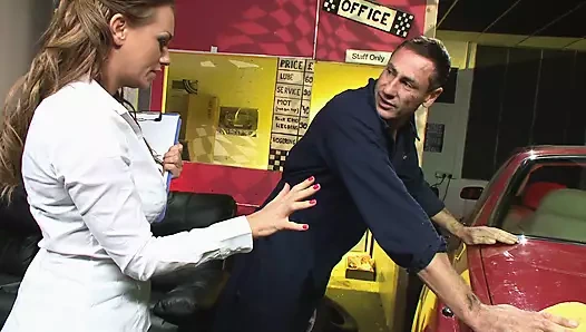 Esmer ile büyük göğüsler paige ashley berbat ve sikikleri