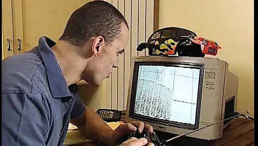 Büyük Memeli Sarışın Kız Çığlık Atana Kadar Yatak Odasında Sikişiyor