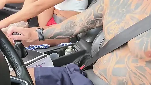 Üvey Kız Kardeşimle Seyahat Ediyorum, Bikinisini Giyiyor Ve Yolda Poposundan Sikiyorum
