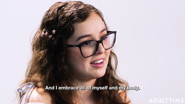 Leana Lovings birinin mastürbasyonunu izlediğini düşünüyor!