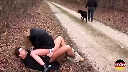 Soğuk bir kış günü ama umrunda değil. O yarağı hemen istiyor