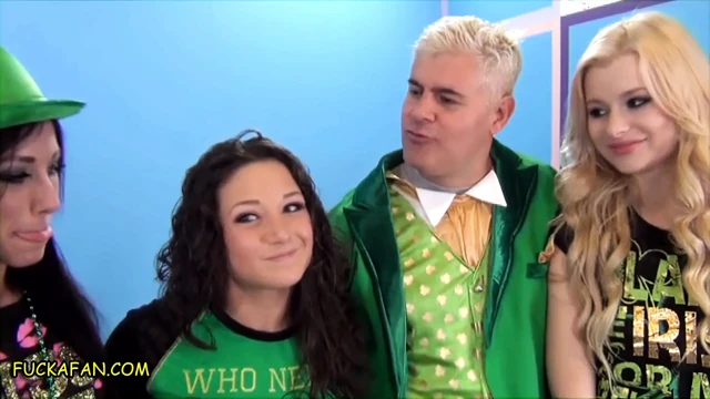 Bir hayranı sik - Jennifer White üçlü döl St Patrick's Day'de Aaron'ın spermini sadaka ve charlyse ile değiştiriyor
