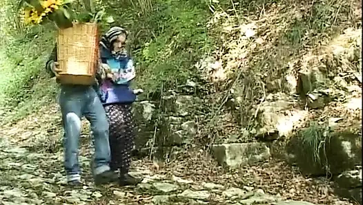 Açık havada nine göt sikişi ve yüze boşalma