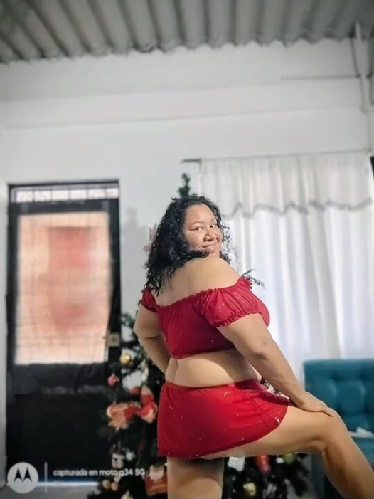 Ve bir parça pasta yememe yardım edersen